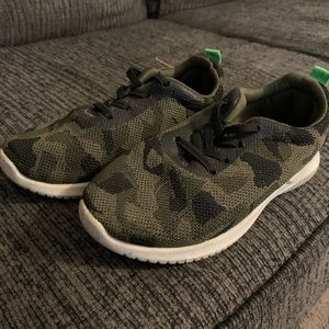 Boys shoes